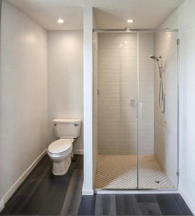 Foto del edificio - 2406 Chestnut Log Ln