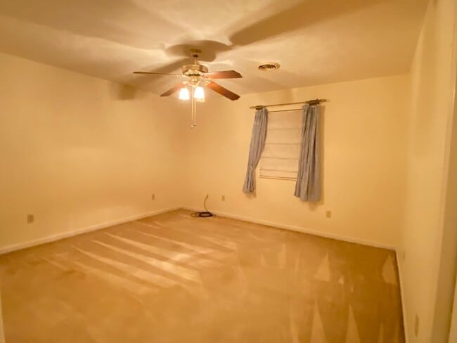 Building Photo - 1151/1153 Chucky Pike Duplex