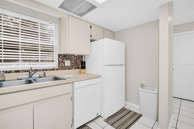 Building Photo - 1526 Chateaux De Ville Ct