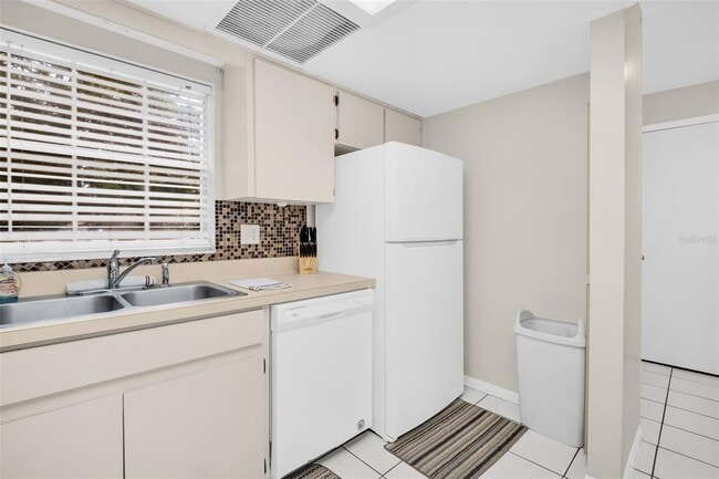 Foto del edificio - 1526 Chateaux De Ville Ct