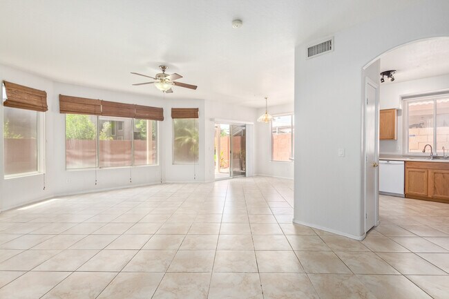 Foto del edificio - 3316 E Tierra Buena Ln