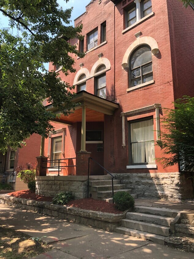 Outside - 315 W Lee St