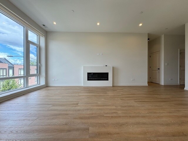 Foto del edificio - 4177 W Belmont Ave