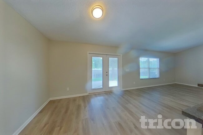Building Photo - 15180 Bareback Dr