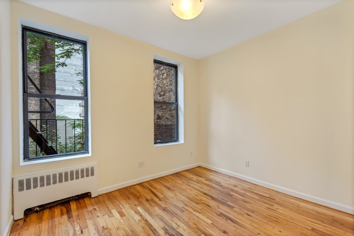 Primary Photo - 1378 York Ave