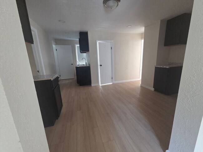 Foto del edificio - 6841 W Fond du Lac Ave