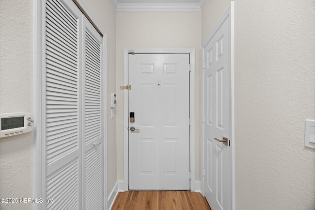 Foto del edificio - 7800 Point Meadows Dr