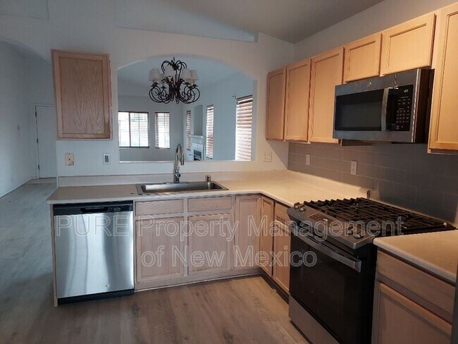 Foto del edificio - 5908 Taurus Ave NW