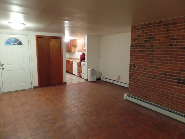 Amplia sala de estar - 1600 Bolton St