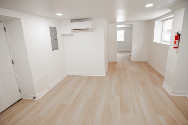 Foto del edificio - 1388 W 83rd St