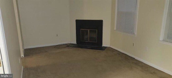 Building Photo - 208 Westdale Dr