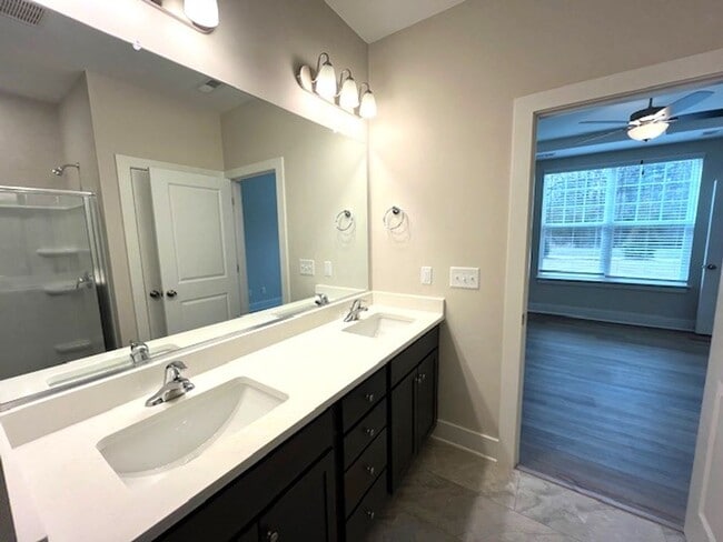 Foto del edificio - ~~ Charming Townhome w/Bonus Room in Meban...