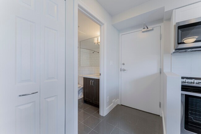 Photo du bâtiment - 340 The East Mall