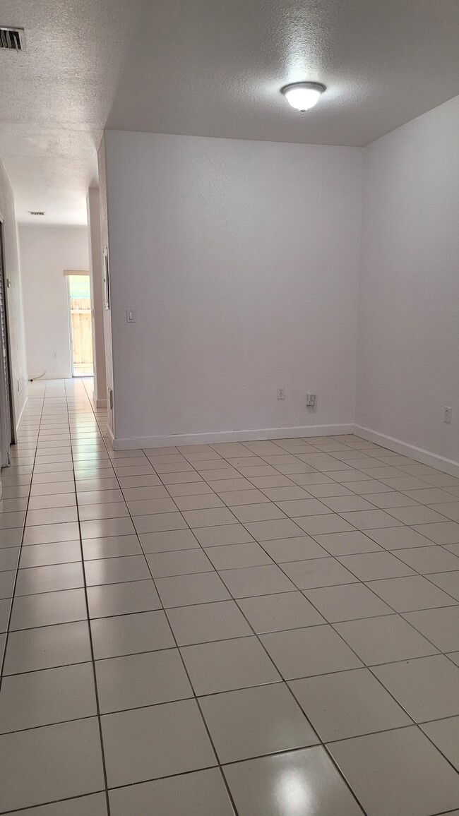 sala de estar/comedor - 1536 SE 26th St