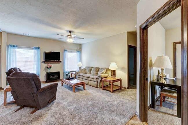 Building Photo - 1413 Scenic Ridge
