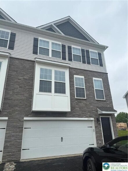 Foto principal - 251 Winding Rd