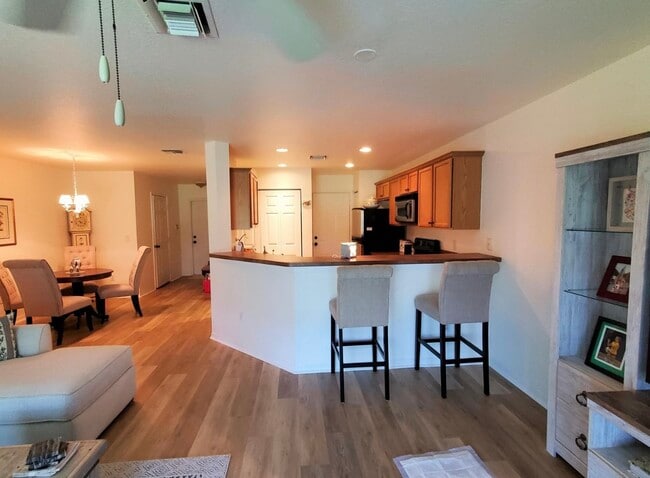 Building Photo - 2996 SE Lexington Lakes Dr