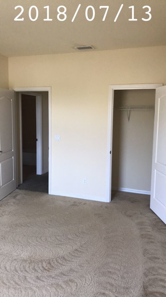 Building Photo - 1055 Venetian Dr 205