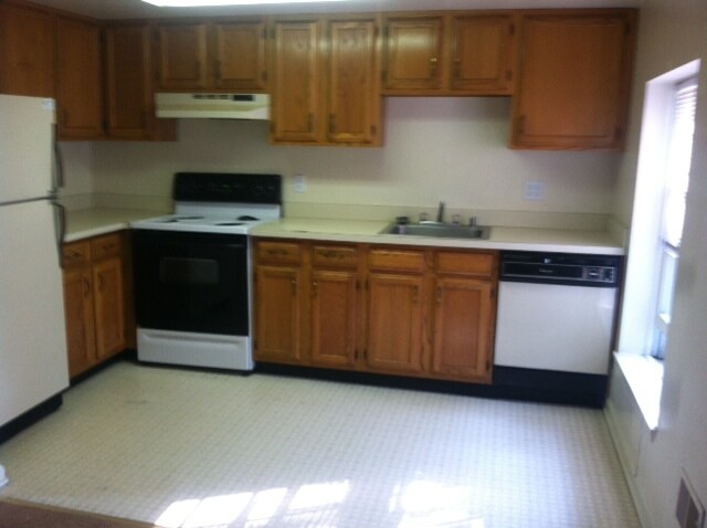 Kitchen - 519 N West St