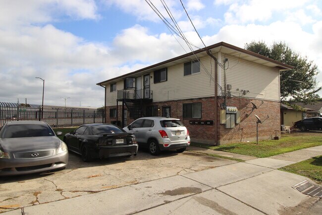 Building Photo - 9031 Palm St