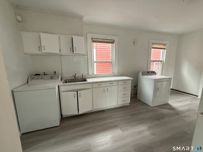 Building Photo - 21 Edgar St