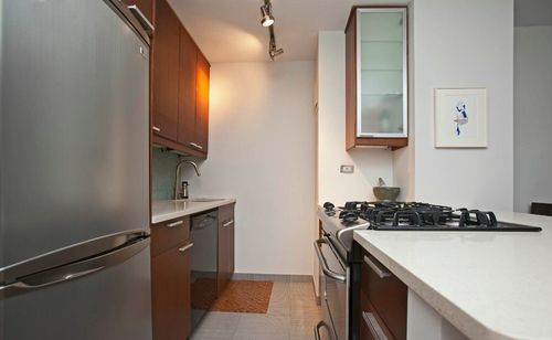 Building Photo - 27 E 14th St