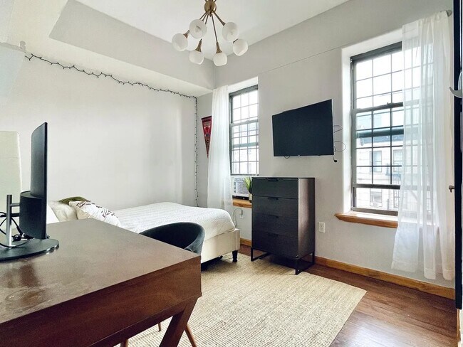 Foto del edificio - Furnished room/NOT APARTMENT