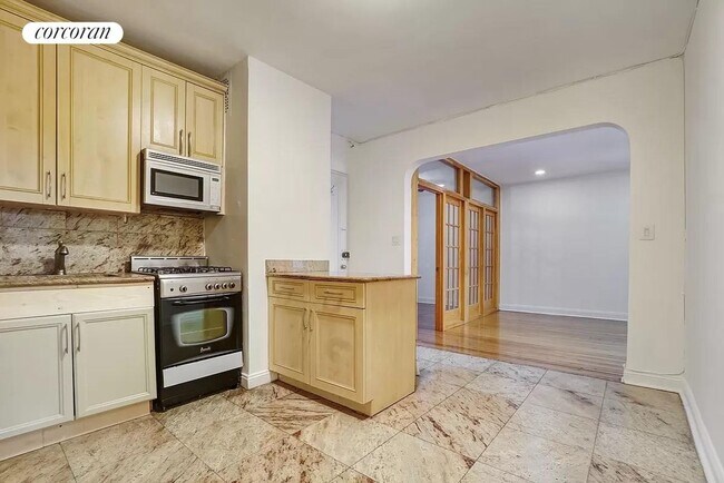 Foto del edificio - 76-15 35th Ave
