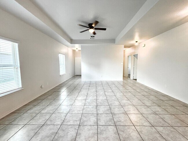 Building Photo - Gorgeous 1 story home with 4 Bedrooms!