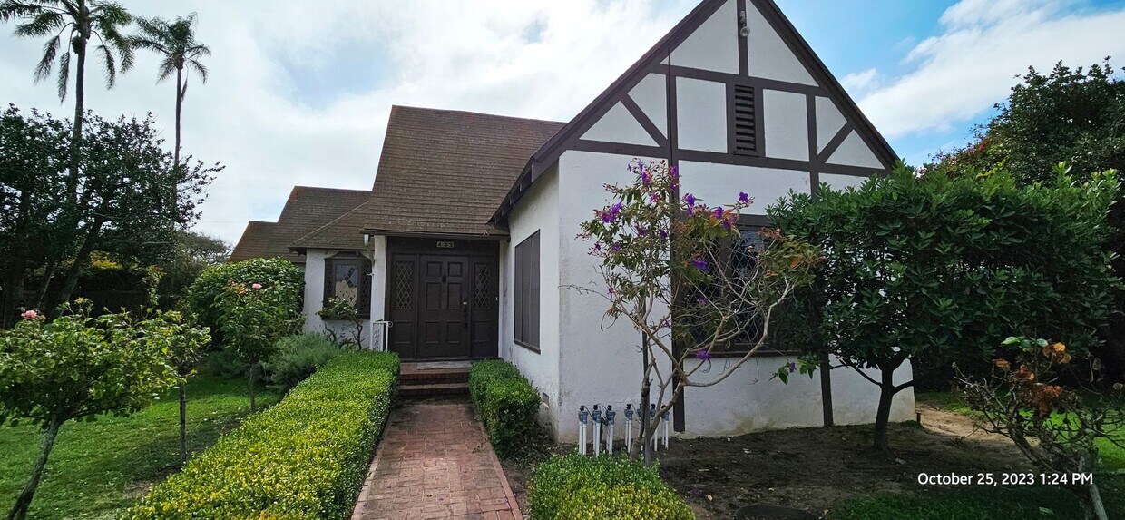 Foto principal - Centrally Located One-of-a-Kind Historic T...