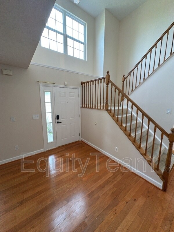 Foto del edificio - 6591 Falling Leaves Ct