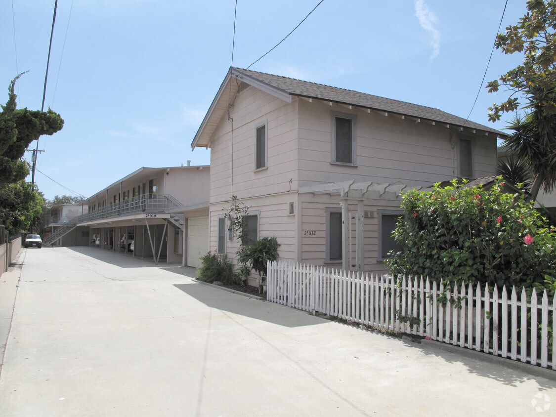 Foto principal - 25030-2503 Oak St