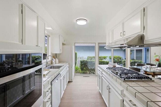 Foto del edificio - 2821 Oakmont Dr