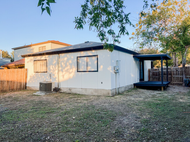 Building Photo - 3527 Cameron Springs