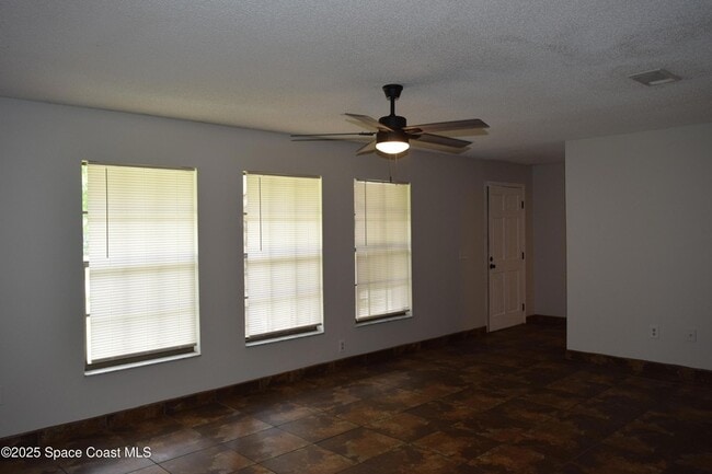 Building Photo - 326 Decordre Rd SE