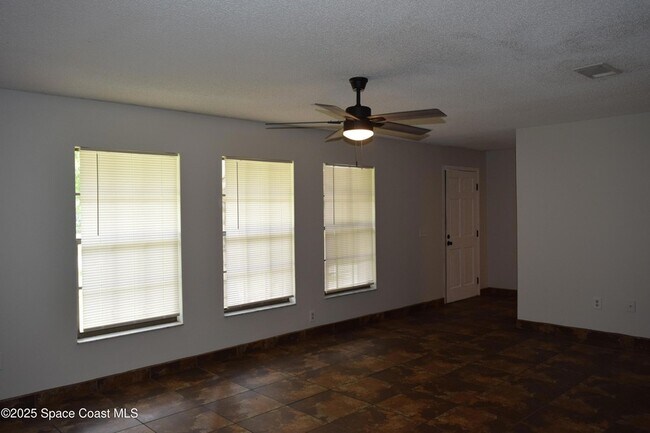 Foto del edificio - 326 Decordre Rd SE