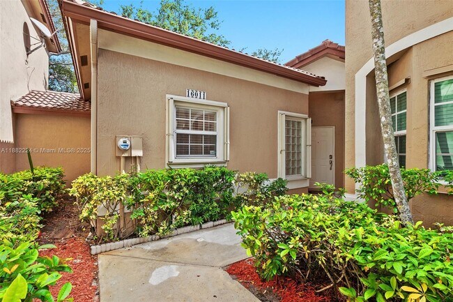 Foto del edificio - 16011 Emerald Cove Rd