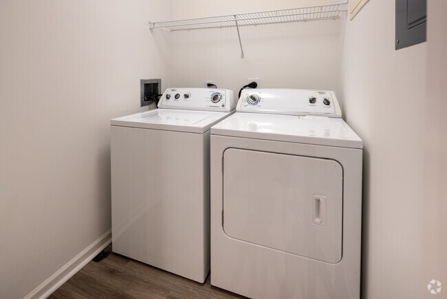 2BR, 1BA - 1,045SF - Model - In-Unit Laundry - The Majestic Luxury Apartments