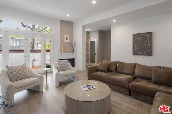 Foto del edificio - 17165 Palisades Cir