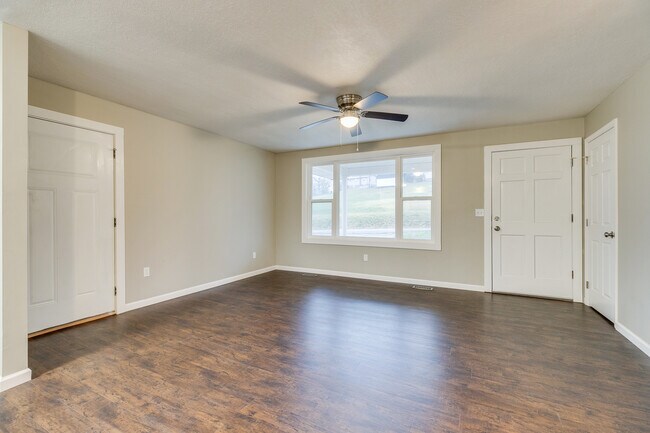 Building Photo - 1724 Boone Cir