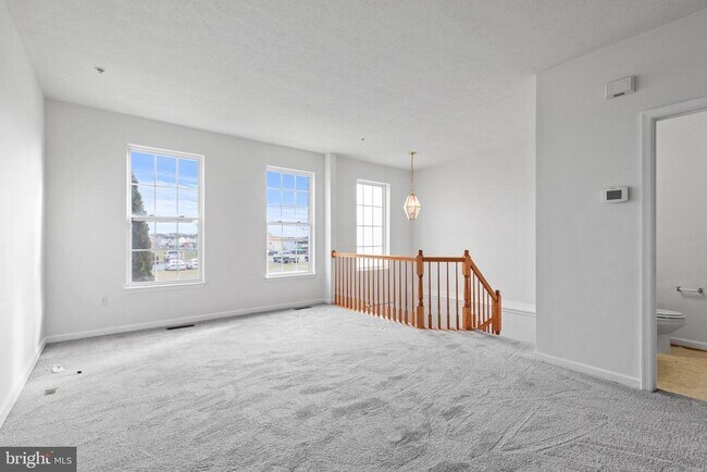 Building Photo - 886 Lowe Rd