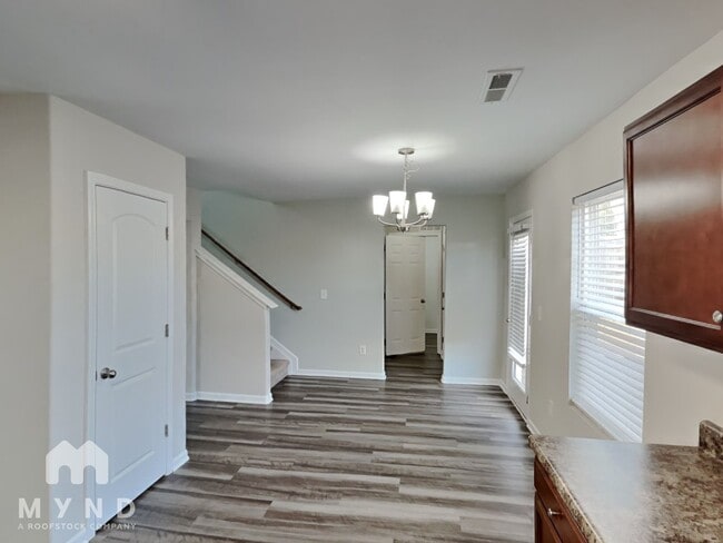 Foto del edificio - 136 Creekstone Ct