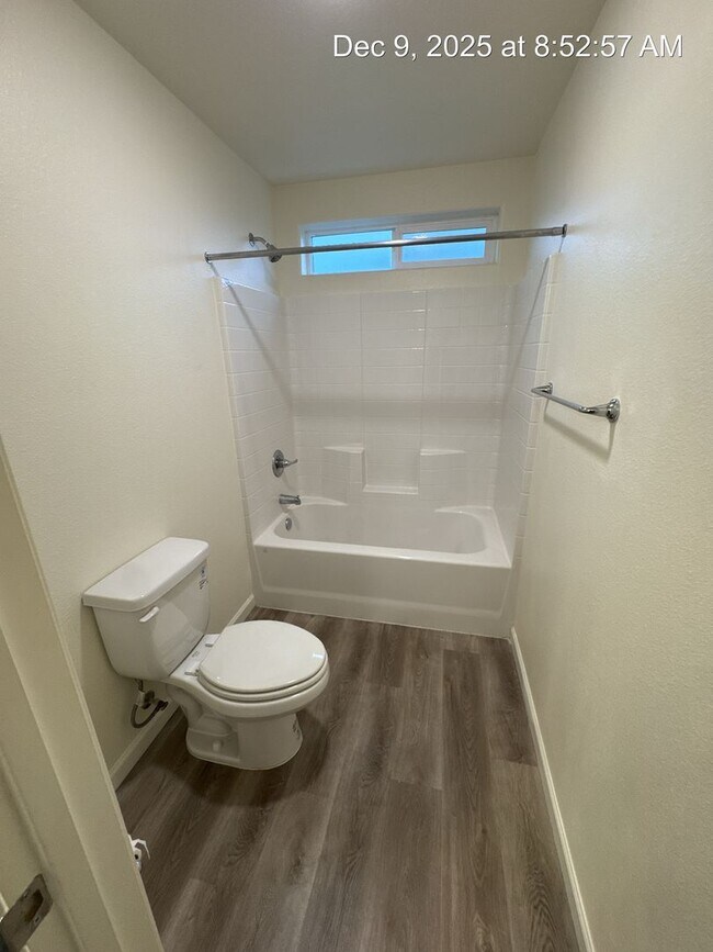 Building Photo - Beautiful 4 Bedroom Home Rent Ready!