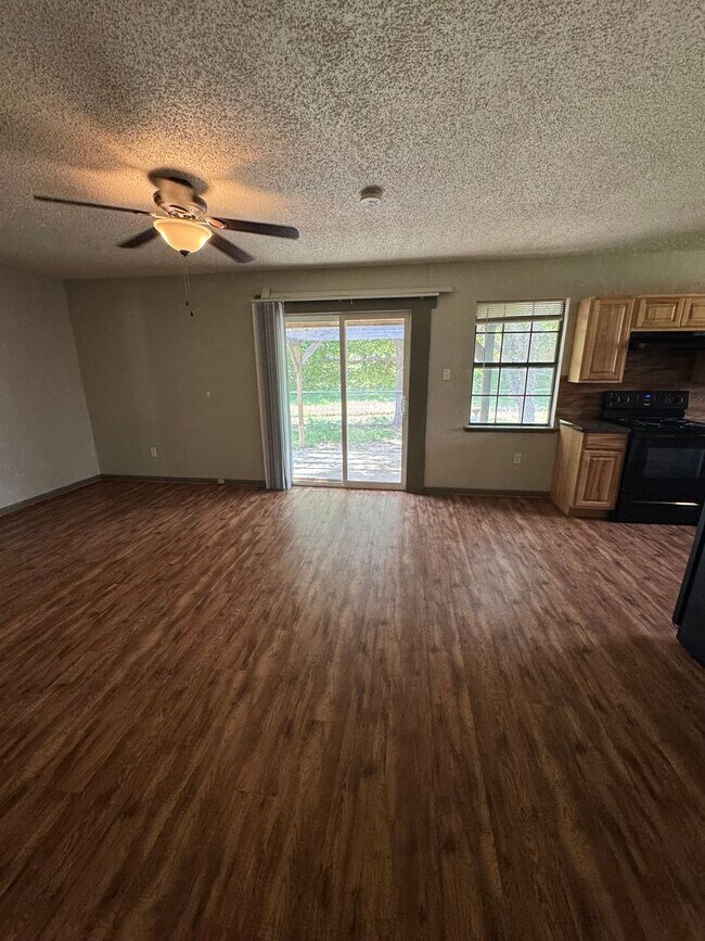 Building Photo - 106 N Fairview Dr