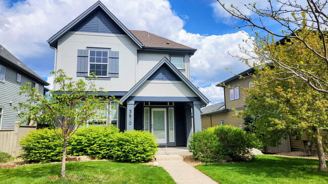 Building Photo - 3670 Paonia St