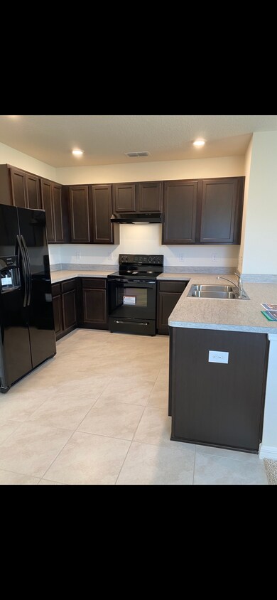 Foto del edificio - 621 Squires Grove Dr