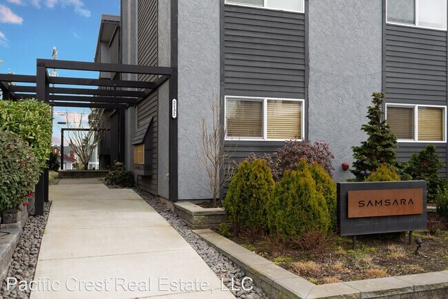 Building Photo - 2132 California Ave SW