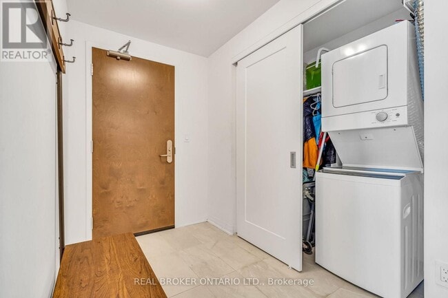 Photo du bâtiment - 805 Carling Ave