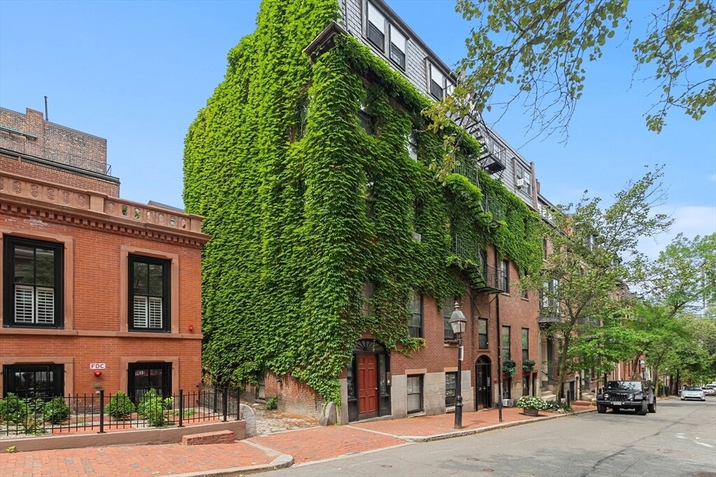 Primary Photo - 49 Hancock St