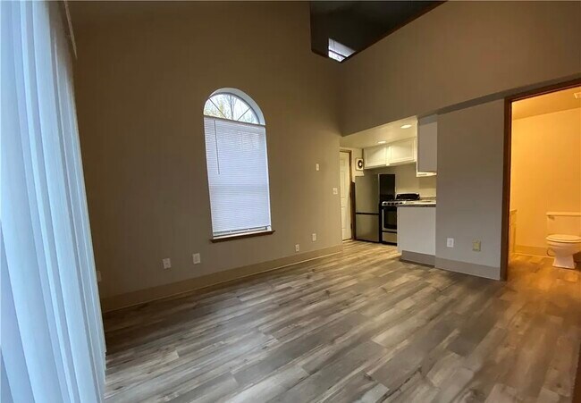 Building Photo - 214 E Division Ct